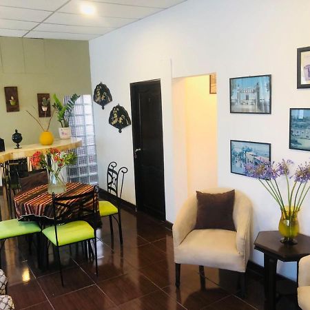 Hostal Villa 97 Guayaquil Buitenkant foto